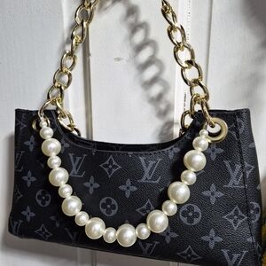 Elegant Black Designer Shoulder Bag with Gold Chain and Pearl Accent